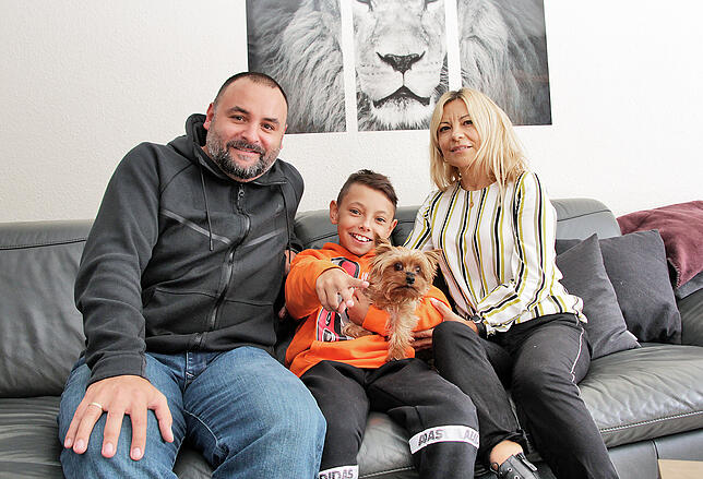 Vom heimischen Sofa vor die Kamera: Der zehnjährige Elia Ciampa aus Villingen rappt in einem erfolgreichen Youtube-Video. Seine ...
