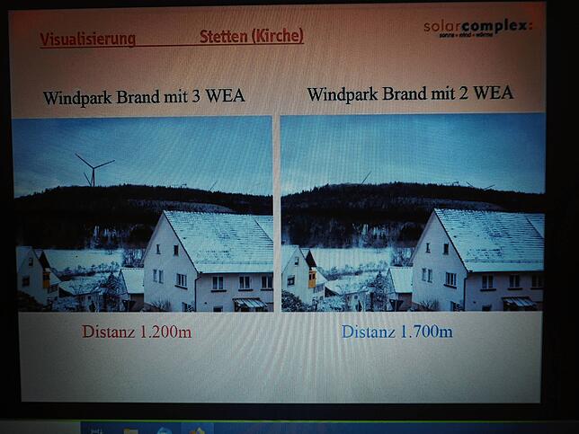 Die Visualisierung zeigt links die ursprüngliche Planung des Windparks „Brand“ von Stetten aus gesehen. Rechts der Entwurf ...