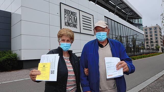 Christia und Siegfried Stumpf aus Litzelstetten haben sich am Samstag impfen lassen.