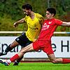 Reingegrätscht: Der Tiengener Marco Pagliarulo (rechts) bremst den Wyhler Stürmer Timo Zehnle aus. Der FC Tiengen 08 stand in der Partie ...