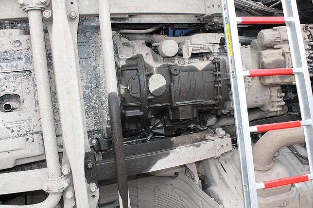 Bild 11: Bilder vom Unfall: Umgekippter Lastwagen am Randenaufstieg der B 314