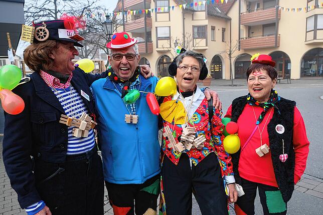 In diesem Jahr setzen die Bänklessänger auf bunte Kostüme.