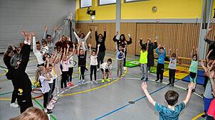 Kinder und Eltern haben ihren Spaß bei der Abschlussveranstaltung des Projektes Flinke Füchse an der Grundschule Brigachtal. Bilder: ...