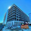 Unten wird das Parkhaus Europabrücke grün, darüber werden Alulamellen für ein charakteristisches Aussehen sorgen. Anfang Juli sollen die ...