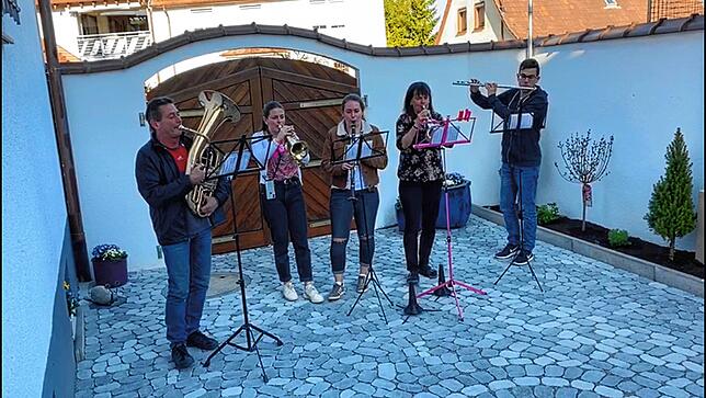 Eine Familie musiziert: (von links) Peter, Anna, Eva, Marita und Thomas Kamenzin.