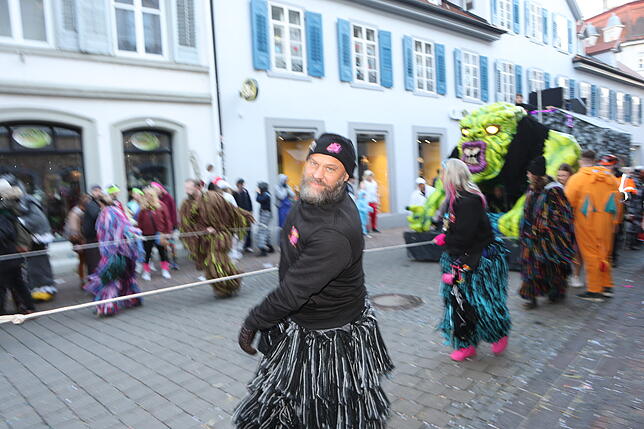 Bild 29: Konstanzer Straßenfasnacht 2025: Die Altstadt wird zum Narrenparadies - Die Bilder vom Abend!