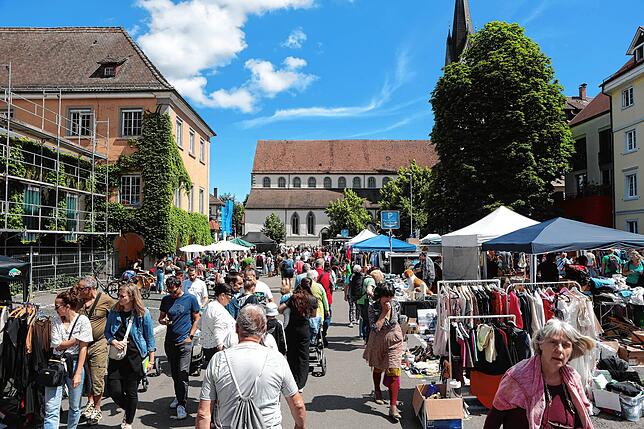 Bild 37: Konstanz: Schnäppchen gemacht? In Konstanz und Kreuzlingen wird gestöbert und gefeilscht