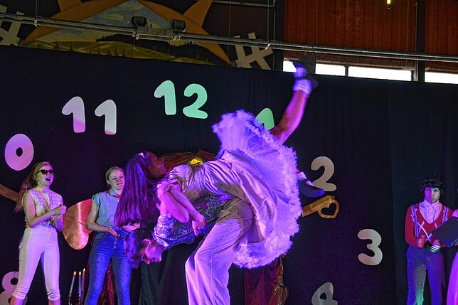 Angekommen in den 1950er-Jahren mit Rock‘n‘Roll und Petticoats.