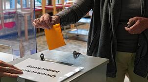 Die meisten Konstanzer haben per Briefwahl abgestimmt, aber auch in den Wahllokalen können die Bürger ihre Stimme abgeben. Diese ...
