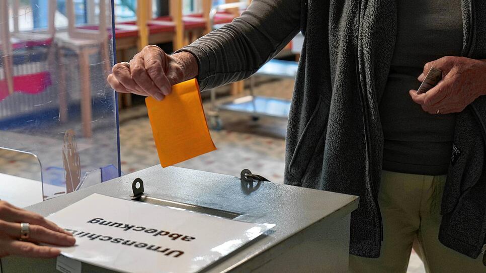 Die meisten Konstanzer haben per Briefwahl abgestimmt, aber auch in den Wahllokalen können die Bürger ihre Stimme abgeben. Diese ...