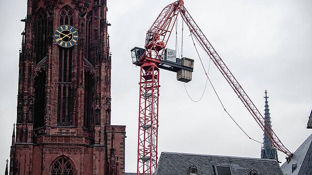 In Frankfurt krachte 2020 ein Kran in den Dom. Was muss zusammenkommen, dass so etwas passieren kann?