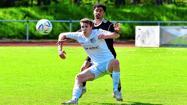 Fokussiert: Jonas Mutter (hier im Spiel bei der U23 des SV 08 Laufenburg) steuerte zum 5:0-Erfolg des FC Schönau zwei Tore bei. Erstmals ...