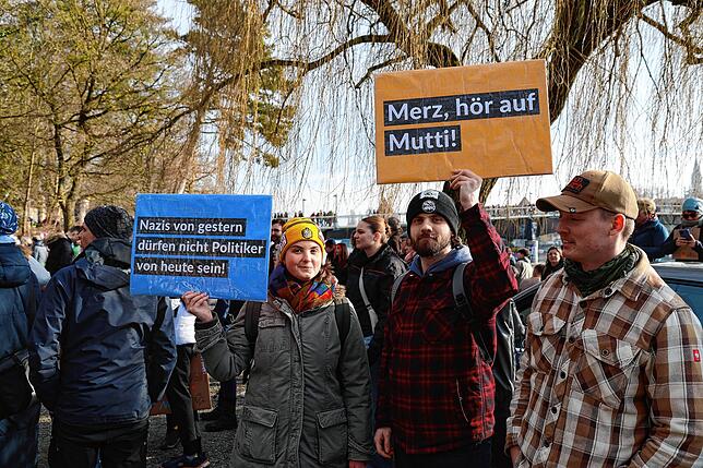 Bild 3: Demo vom Herosé-Park bis zum Stadtgarten: Konstanz geht auf die Straße – wir haben die Bilder!