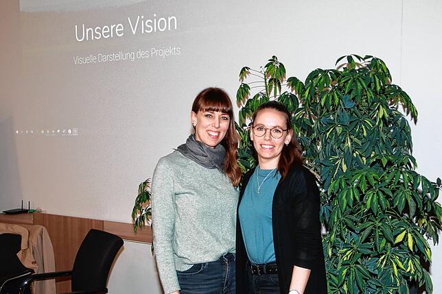 Die Schwestern Sabrina und Andrea Lassak (von links) stammen ursprünglich aus Bräunlingen und leben jetzt in Berlin beziehungsweise ...