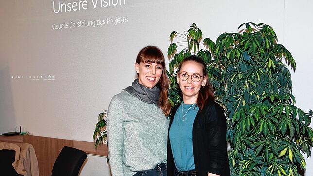 Die Schwestern Sabrina und Andrea Lassak (von links) stammen ursprünglich aus Bräunlingen und leben jetzt in Berlin beziehungsweise ...