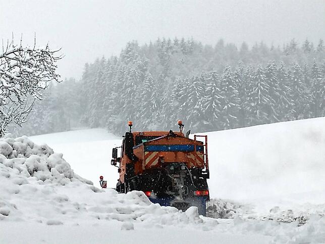 Der Winterdienst im ganzen Mühlinger Gemeindegebiet ist den ganzen Tag ununterbrochen unterwegs.