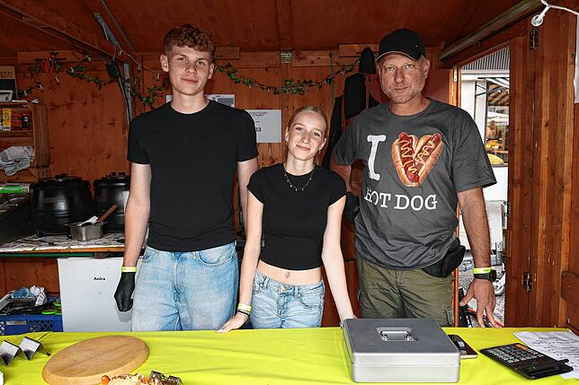 Bild 26: Beim Konstanzer Weinfest 2025 steigt schon am Eröffnungsabend die Stimmung - Die schönsten Bilder