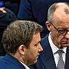 Friedrich Merz und Lars Klingbeil während der Bundestagssitzung, in der die Finanzpakete beschlossen worden sind.