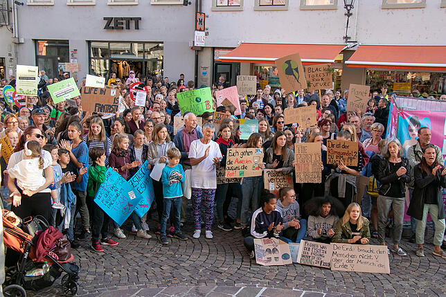 Bild 2: Jung und Alt streiken in Waldshut für das Klima &ndash; wir haben die Bilder