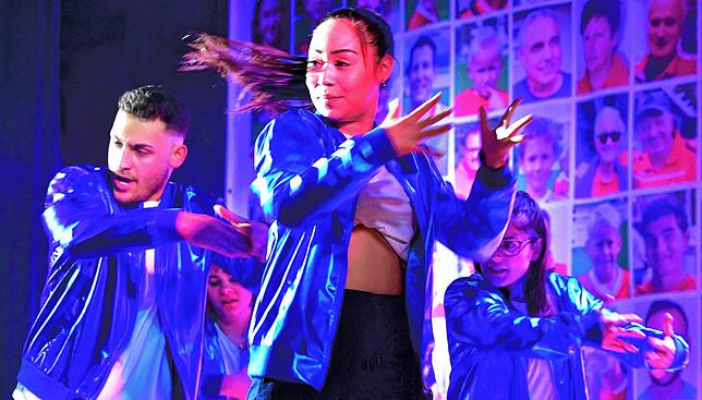 Action: Bei den Aufführung der &bdquo;My Way Dance Arts&ldquo; aus Neuhausen ging auf der Bühne die Post ab.