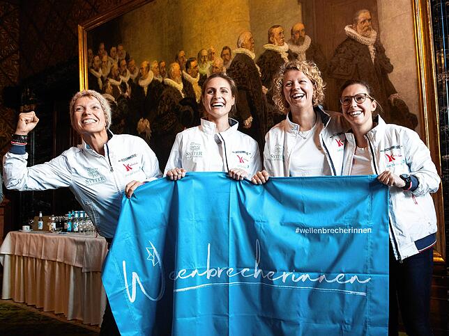 Die Atlantik-Ruderinnen Stefanie Kluge (von links), Meike Ramuschkat, Timna Bicker und Catharina Streit vom Team „RowHHome“ ...