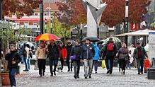 Wind und Regen haben den Martinimarkt 2023 in Singen ausgebremst. Dennoch hat der verkaufsoffene Sonntag viele Menschen in die Stadt ...