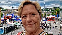 Susanne Eisenmann vor der Fanzone in der Stuttgarter Innenstadt.