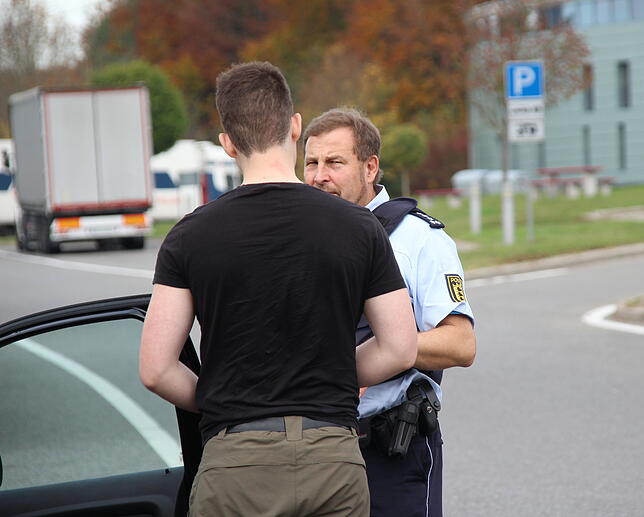 Bild 6: Auf Raserjagd: Unterwegs mit der Autobahnpolizei auf der A81
