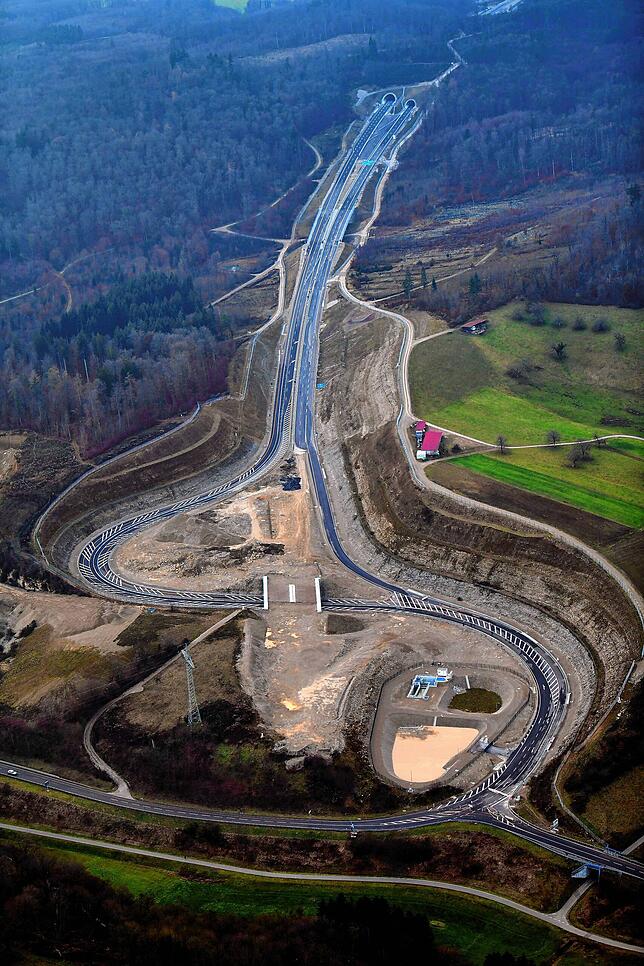 Die neue Anschlusstelle Rheinfelden-Minseln. Im Hintergrund der Herrschaftsbucktunnel.