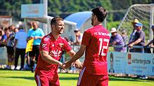 Torschützen unter sich: Andreas Romeo (rechts) traf doppelt gegen Denkingen, Marc Kuczkowski einmal. Dennoch verloren die Überlinger 4:5.