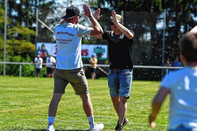 Bild 17: Die Damen des FC Wolterdingen holen den Bezirkspokal. Die Bildergalerie vom Finale gibt es hier.