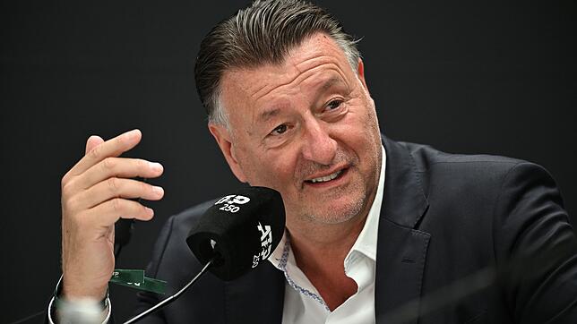 Turnierdirektor Edwin Weindorfer gibt die Verlängerung mit dem Titelsponsor bekannt.
