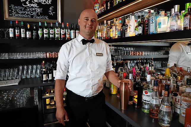 Erim Türkmen, Barchef der Friedrichs Bar im Hotel 47° am Konstanzer Seerhein.