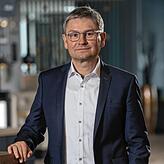 Am 12. April ist der FDP-Landtagsabgeordnete Frank Bonath in Rietheim, um sich selbst ein Bild von den Schäden zu machen, die der Biber ...