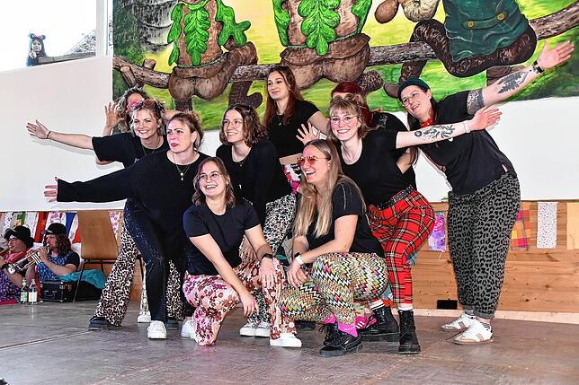 Bild 22: Honstetter Narren feiern Rosenmontag mit buntem Programm