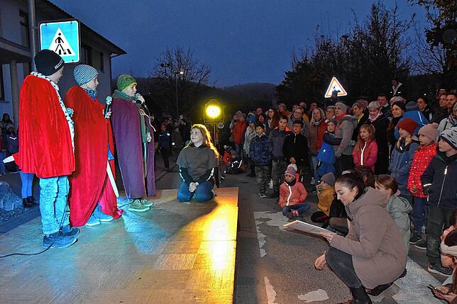 Bild 1: Martinsmarkt der Eigeltinger Schule