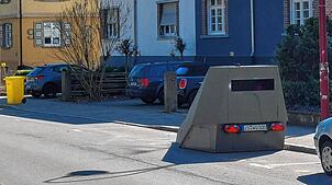 Ein mobiler Blitzer – hier bei einem Einsatz auf dem Villinger Innenring – wurde von Unbekannten komplett zerstört.