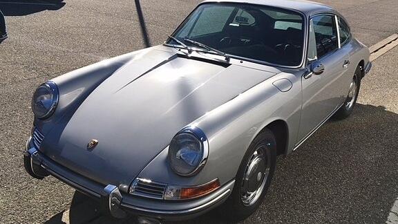 Diesen Porsche-Oldtimer im Wert von 300.000 Euro wollte ein 43-Jähriger im Hegau ohne Zollpapiere nach Deutschland einführen. Da er die ...