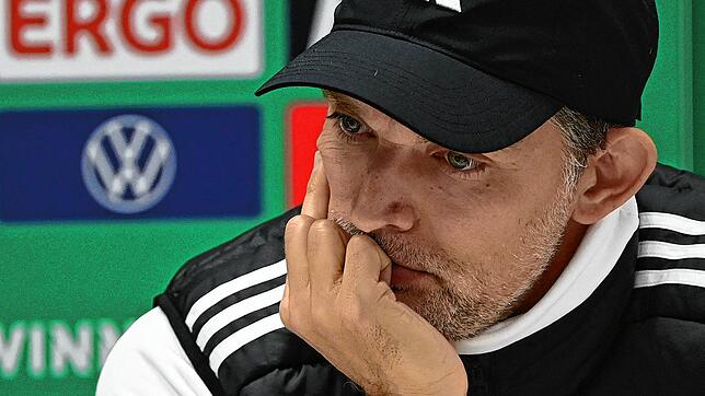Thomas Tuchel auf der Pressekonferenz nach der Pokal-Niederlage in Saarbrücken.