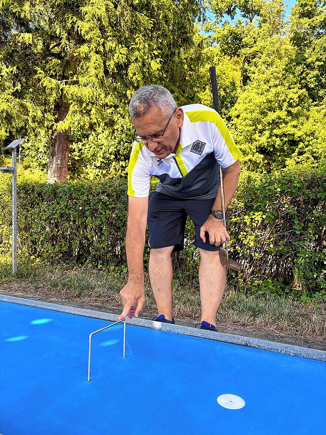 Eine Besonderheit des Cobigolfs sind die kleinen Metalltörchen, durch die der Ball zusätzlich gespielt werden muss.