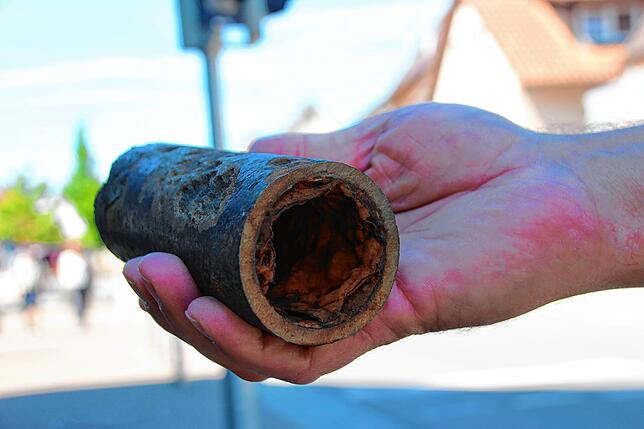 Der dritte Bauabschnitt der B34-Sanierung beginnt mit einer Sanierung der Wasserleitungen. Diese sind nach 40 bis 60 Jahren im Boden in ...