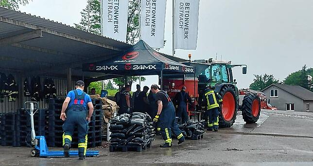 Feuerwehren aus Blumberg, Triberg, Villingen-Schwenningen, Vöhrenbach, Dauchingen und Niedereschach helfen bei der Bewältigung des ...