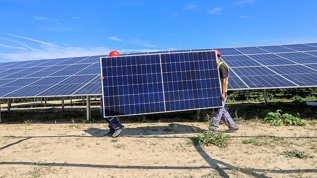Weil immer mehr Strom aus Erneuerbaren Energien kommt, geht der CO2-Ausstoß des Landes zurück. Ein weiterer Grund dafür ist aber auch ...