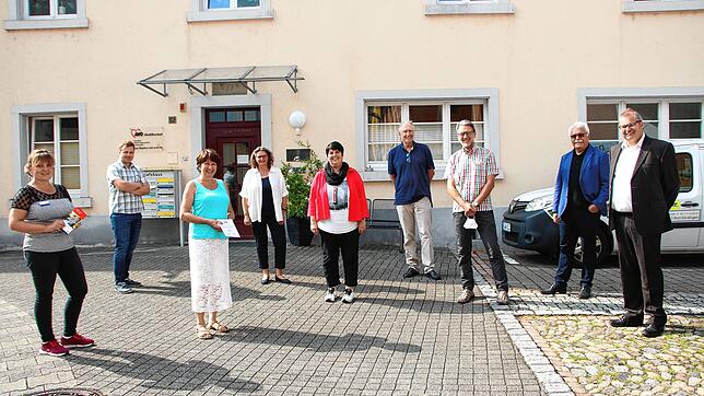Sie zogen und ziehen die Fäden im St. Josefshaus (v. l.): Swetlana Baltz (Pflegedienstleiterin), Amer Mujcin (neuer Pflegedienstleiter), ...