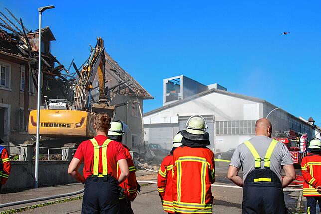 Bild 29: Bauernhaus in Albbruck brennt lichterloh - Bilder des Einsatzes