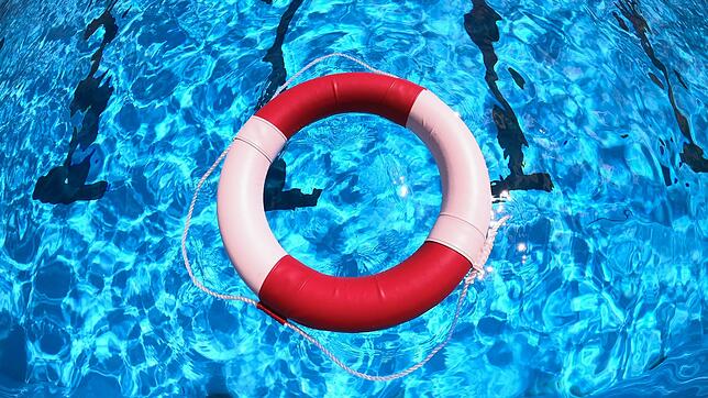 Das Kind war laut Polizei unbeaufsichtigt im Wasser. (Symbolbild)