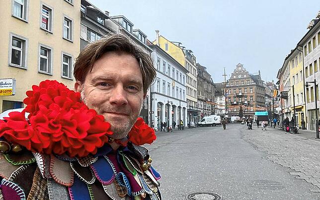 SÜDKURIER-Chefredakteur Stefan Lutz im närrischen Häs in Konstanz.