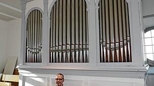 Organist Klaus Bürk obliegt es, die altehrwürdige Orgel in der evangelischen Kirche Oberbaldingen nach der Sanierung wieder erklingen zu ...