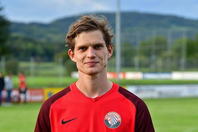 Simon Lauber (25) lebt mit seiner Freundin in Hohentengen und arbeitet derzeit an seiner Bachelor-Arbeit. Mit Fußball begann er als ...