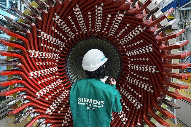 Der Maschinenbau fordert im Umgang mit Impfungen Klarheit. Im Bild ein Generatorständer bei Siemens in Erfurt.